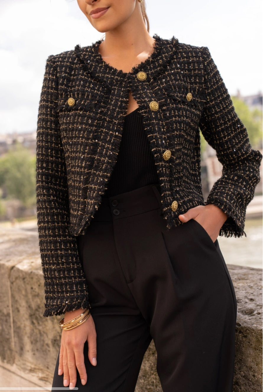 Blazer cropped med rund krage, figursydd i tweed