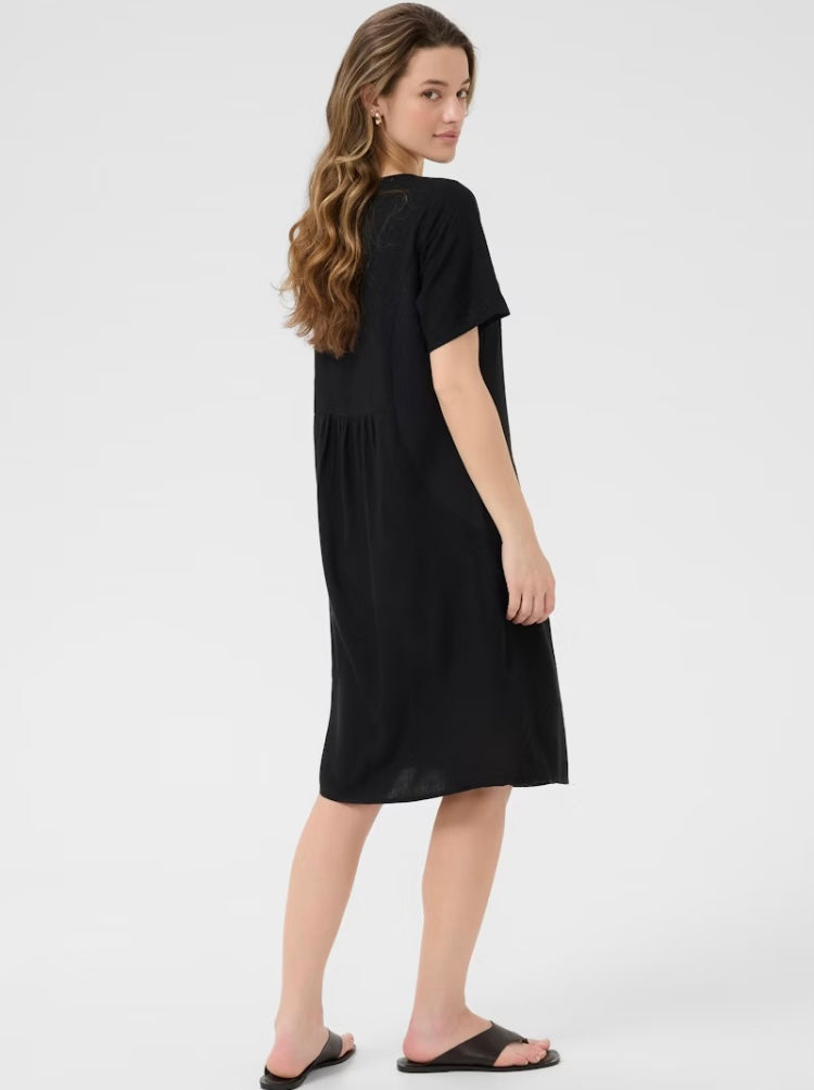 KAmilia Klänning Black Deep