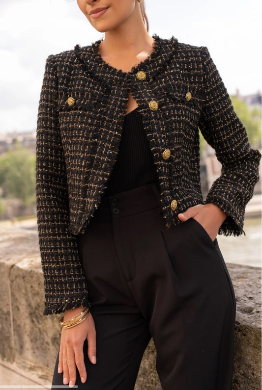 Blazer cropped med rund krage, figursydd i tweed